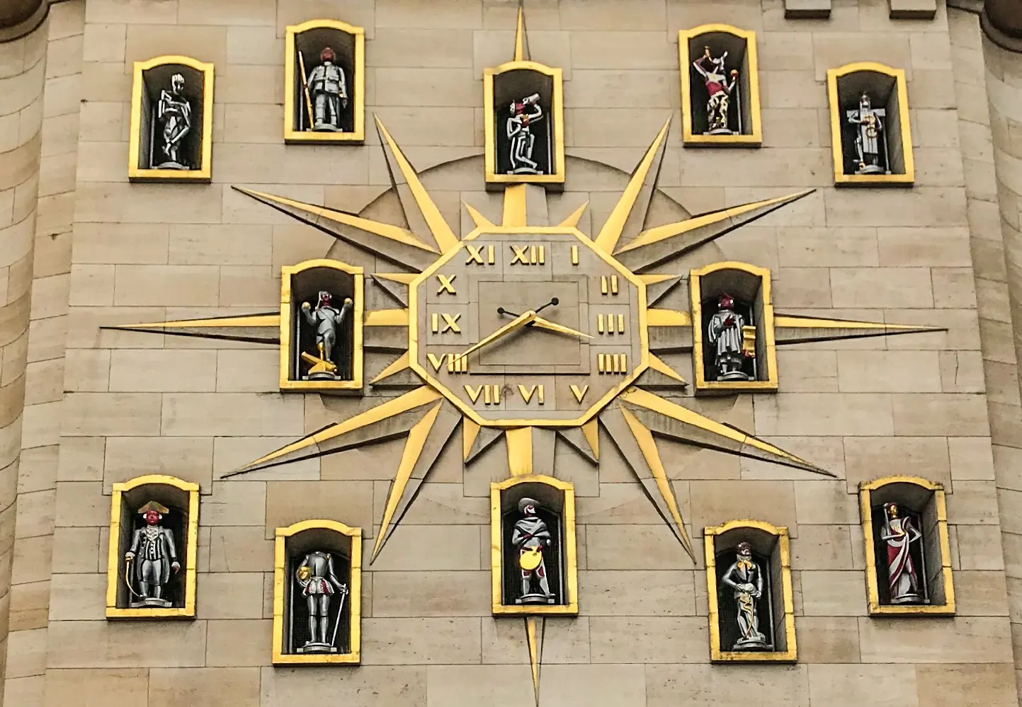 The clock at Mont des Arts